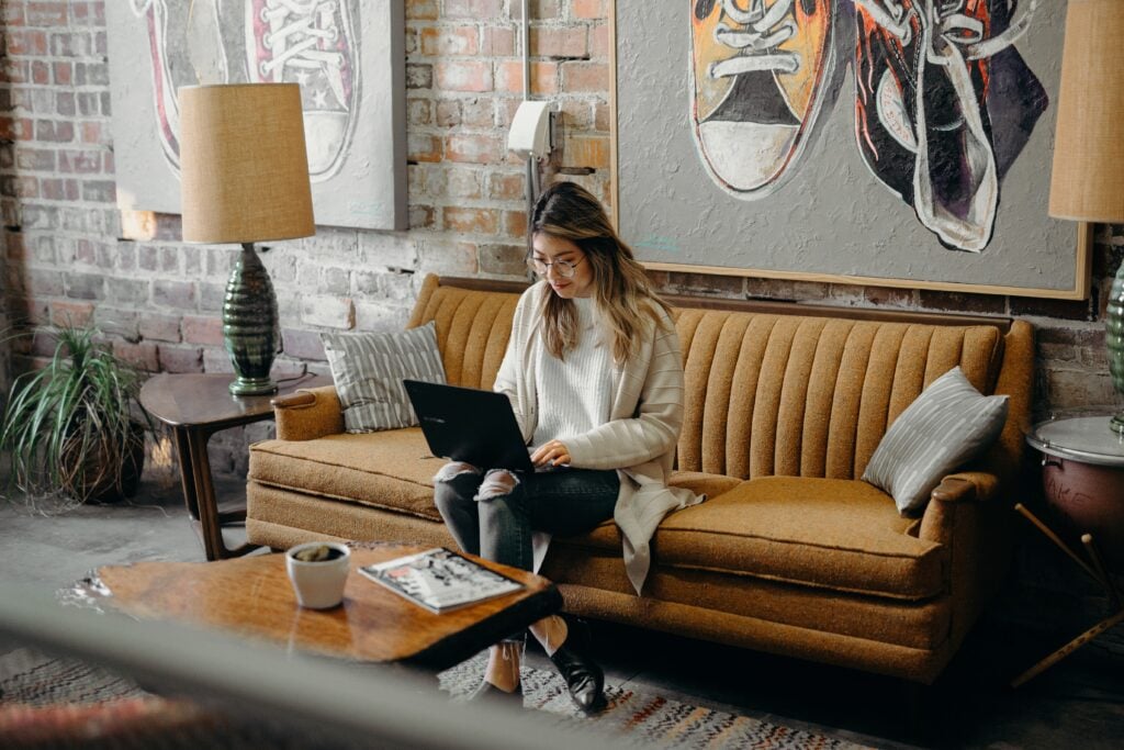 15 Side Hustles To Do While Working Full-Time In 2025