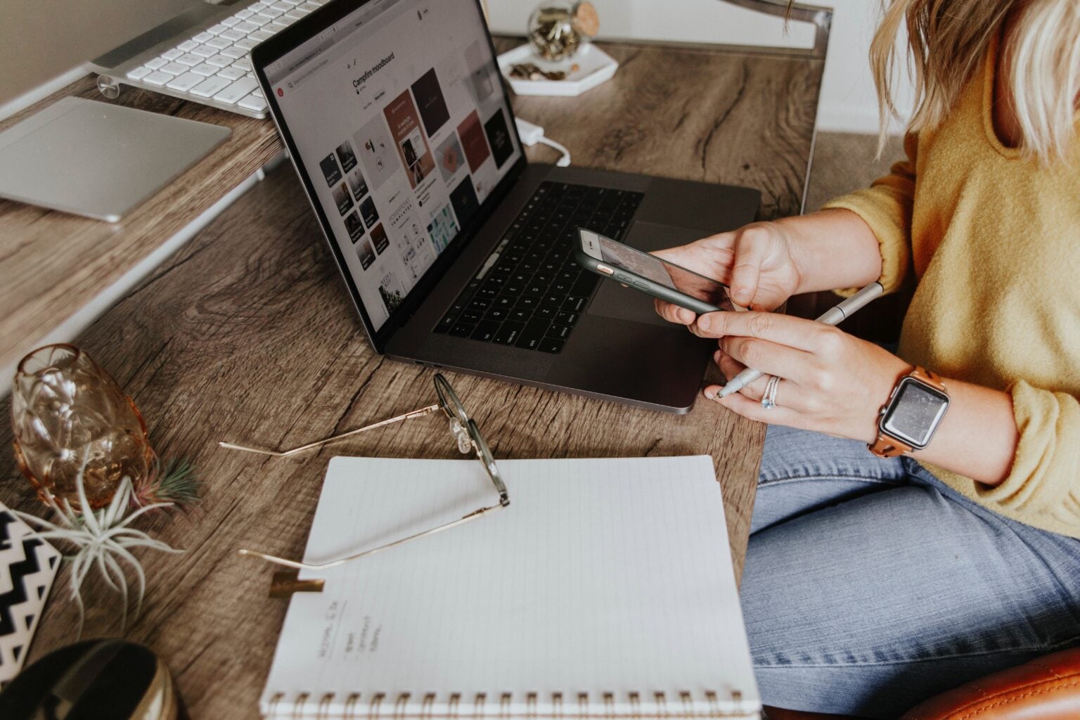 15 Side Hustles To Do While Working Full-Time In 2025