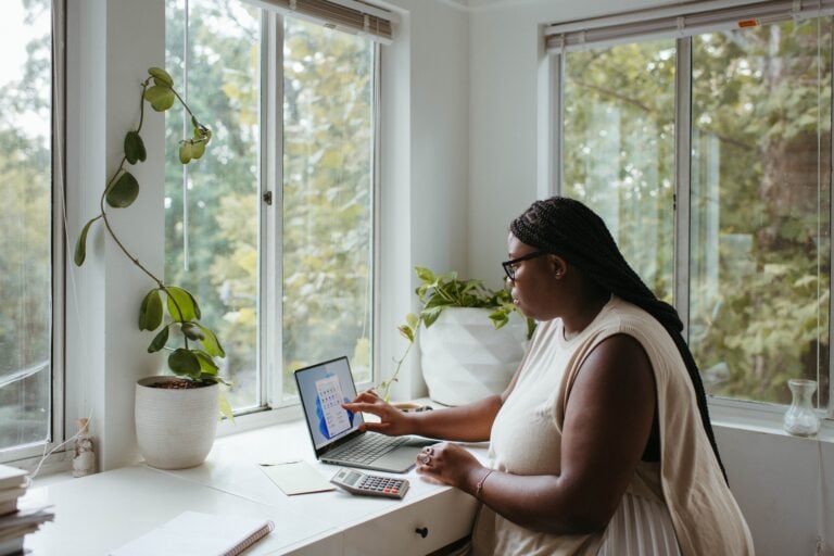 15 Side Hustles To Do While Working Full-Time In 2025